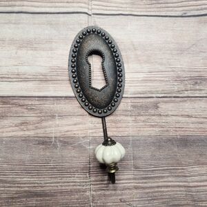 Vintage Style Ornate Cast Iron Key Hole Wall Coat & Hat Hook